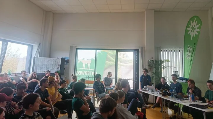 Plenum der Landesjugendversammlung 2024 | © JDAV Nord / Maxim Stockmann