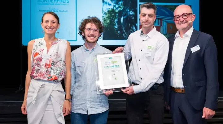 Übergabe des Sonderpreis Kommunikation und Engagement  | © Christian Schwier